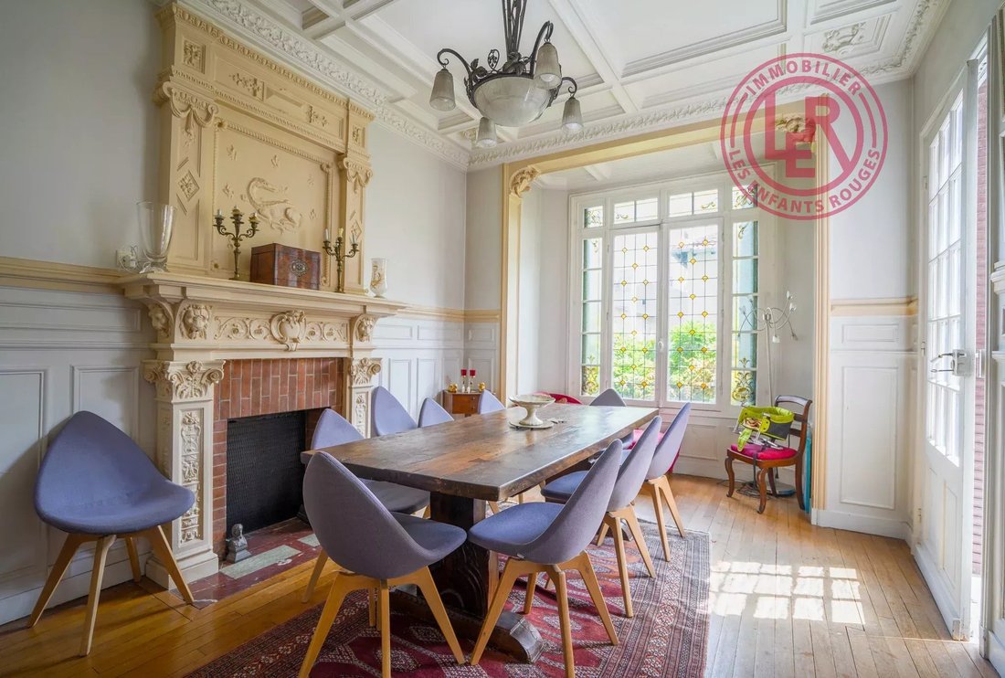 Villa in Charles de Gaulle, Saint-Mande, France 4 - 18096686