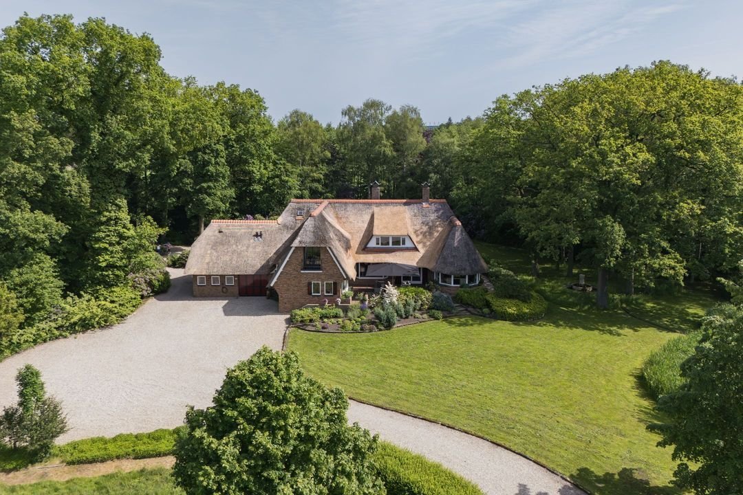 Villa in Enschede, Overijssel, Netherlands 1 - 18099374