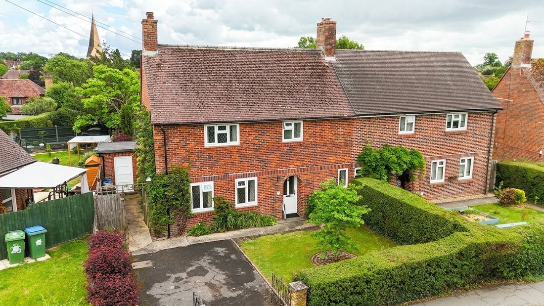 House in Okehurst, Billingshurst, England 1 - 18093217