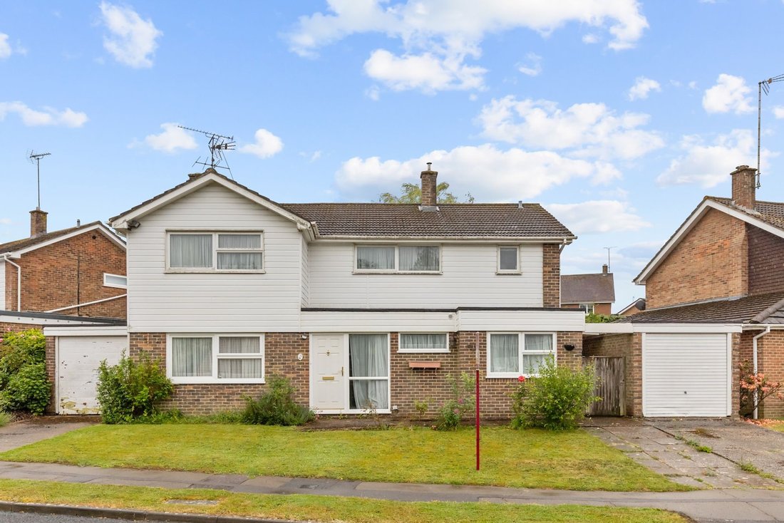 House in Horsham, England 1 - 18093245