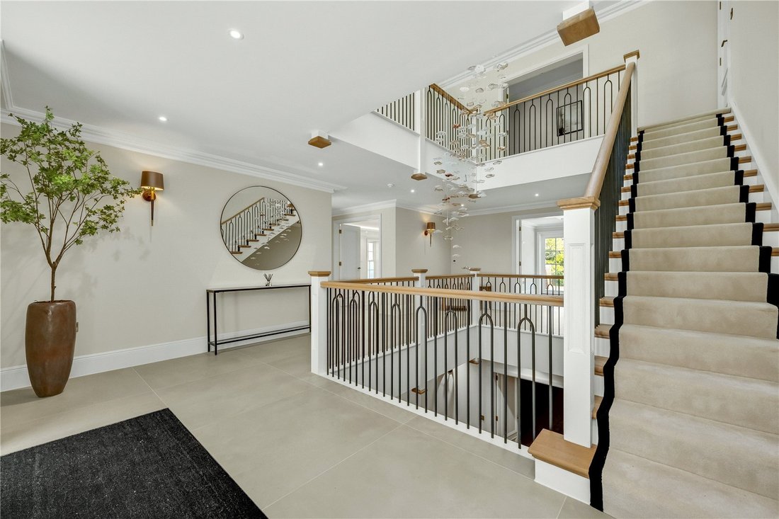 House in Esher, Elmbridge, England 2 - 18093555