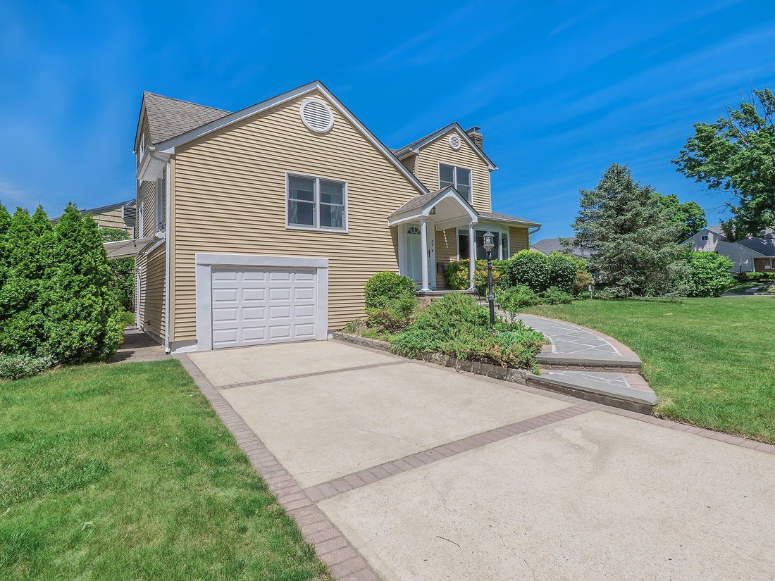 House in Port Washington, New York, United States 4 - 18094112
