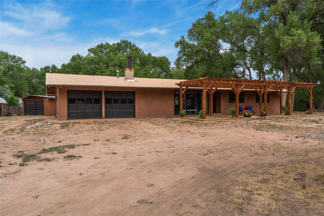 House in Española, New Mexico, United States 3 - 18094601
