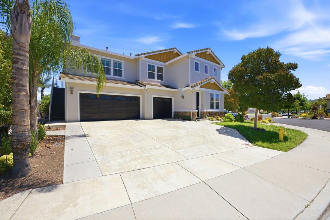 Townhouse in Gilroy, California, United States 2 - 18101090