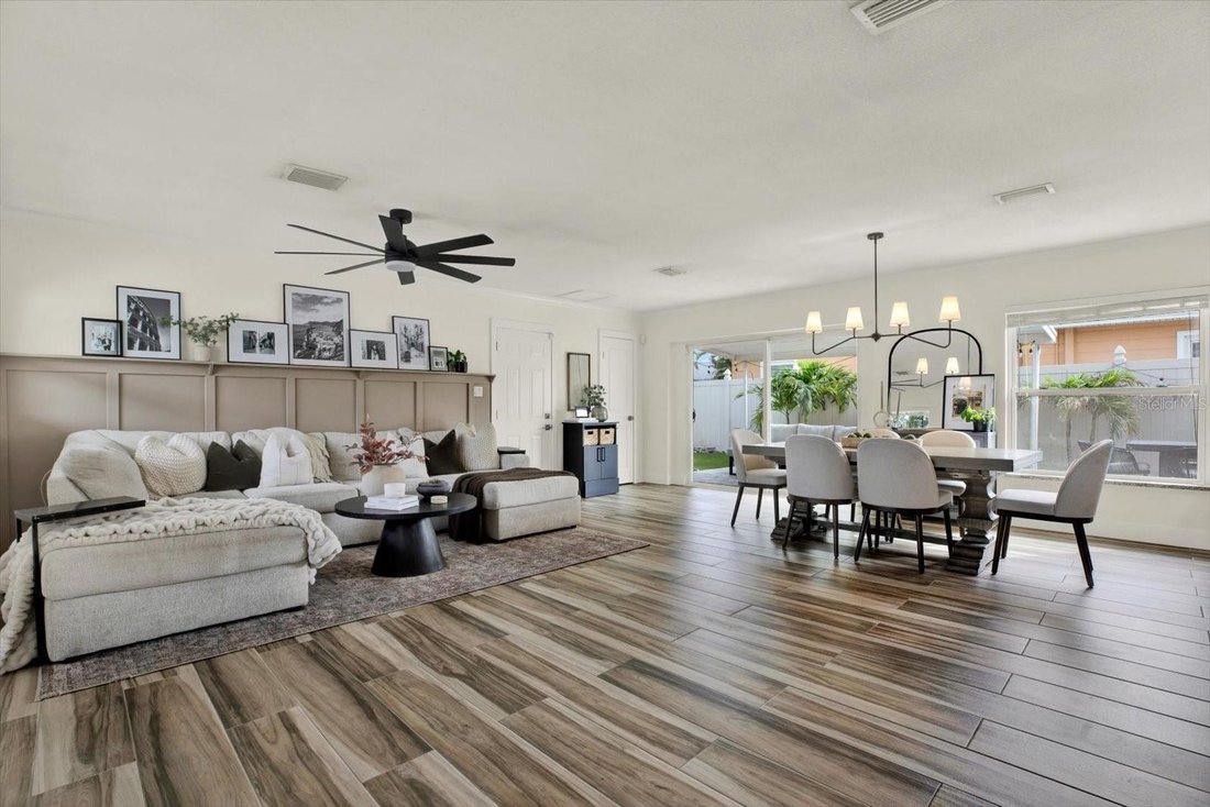 House in St. Petersburg, Florida, United States 4 - 18095542