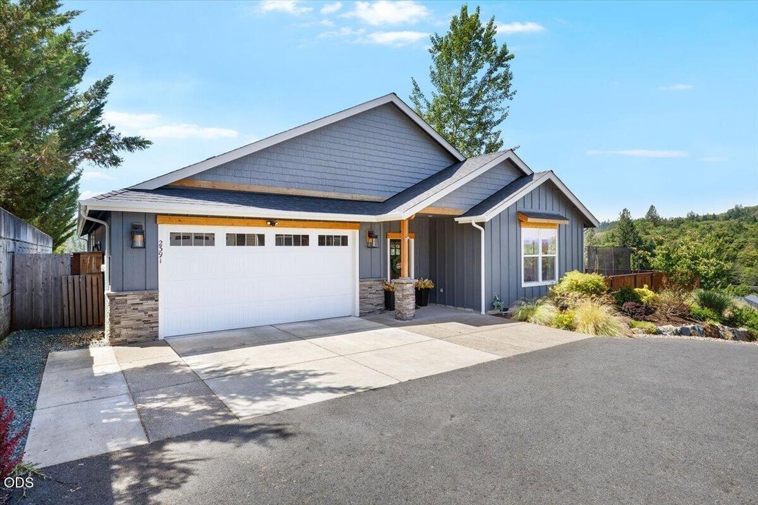 House in Grants Pass, Oregon, United States 2 - 18094925