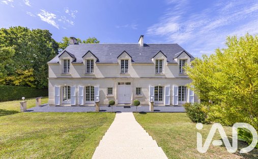 House in Nesles-la-Vallee, Ile-de-France, France 1