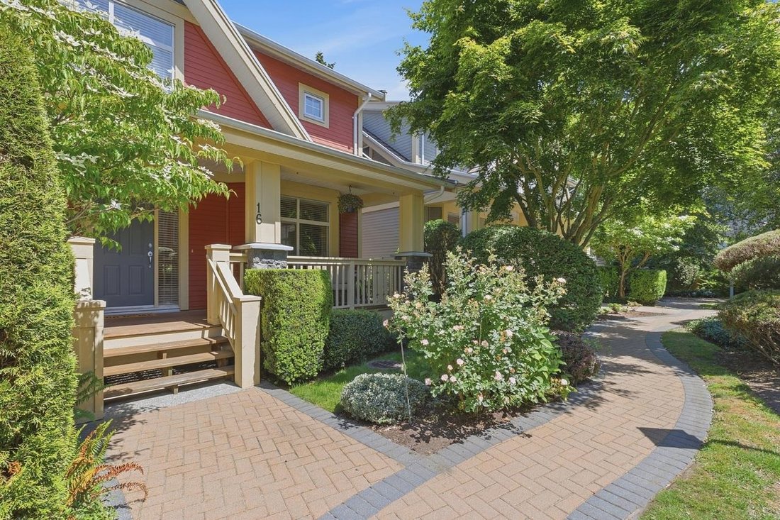 House in Surrey, British Columbia, Canada 2 - 18096355