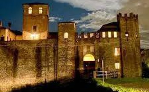 Castello a Asciano, Toscana, Italia 1