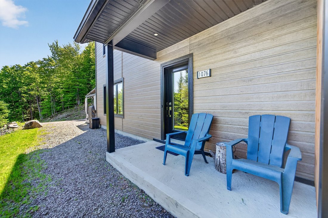 House in Saint-Sauveur, Quebec, Canada 3 - 18090530