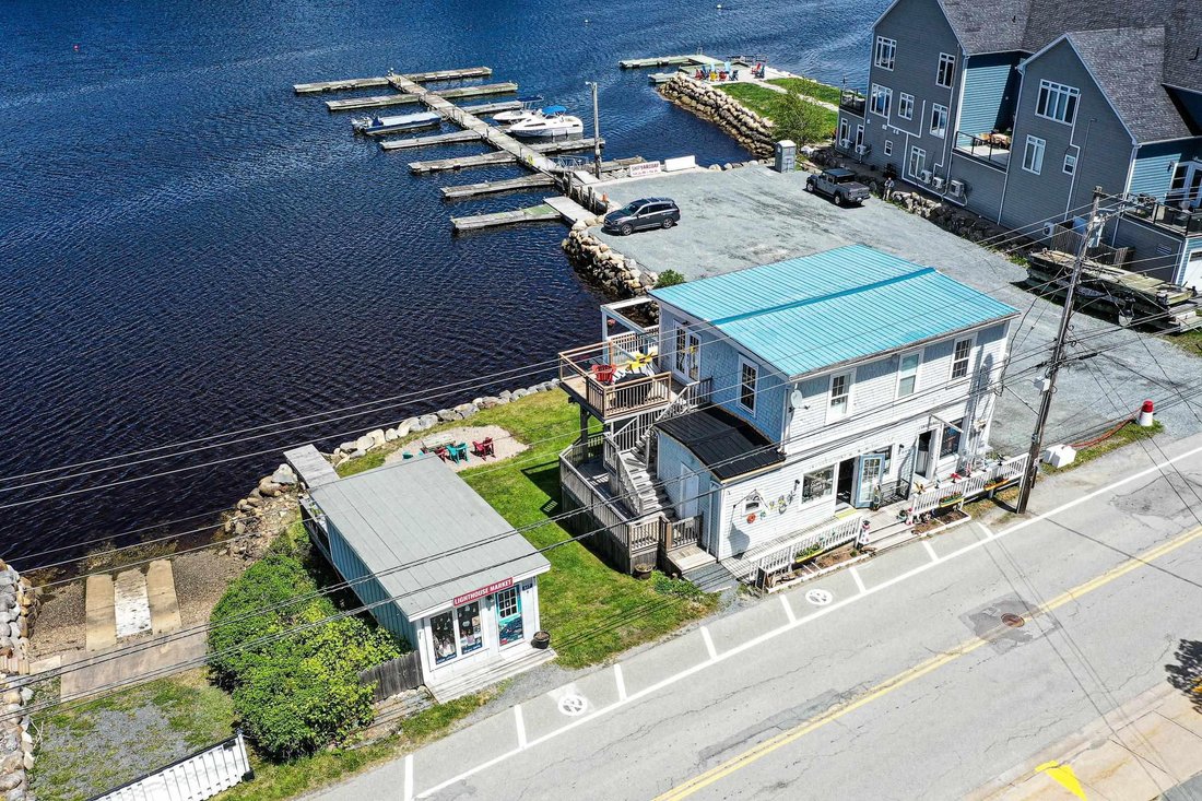 Altro a Mahone Bay, Nuova Scozia, Canada 2 - 18096317