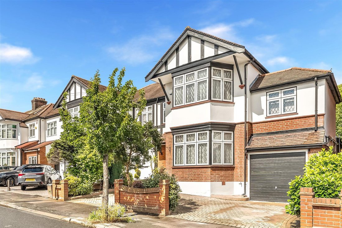 House in Beehive, Ilford, England 1 - 18094810