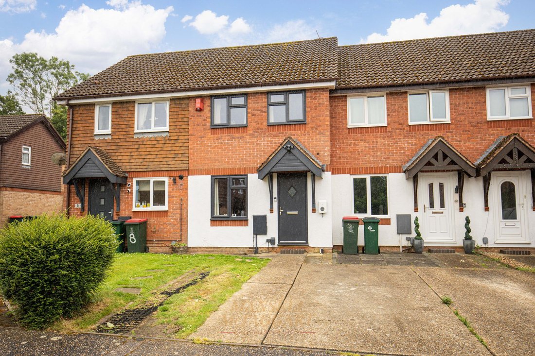House in Bewbush, Crawley, England 2 - 18093229