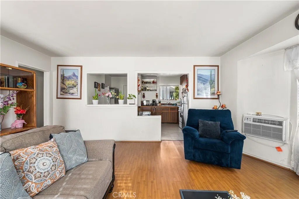 Los Angeles, California, United States 5 - 17255419