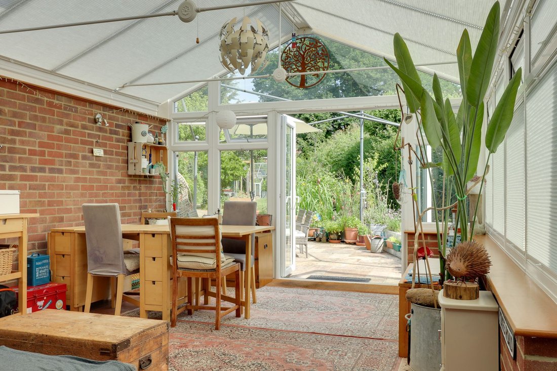House in Burgess Hill, England 4 - 18093220