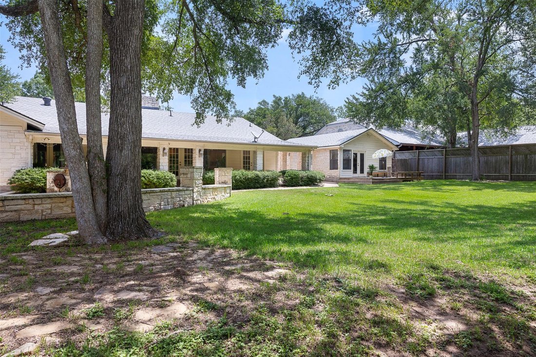 House in Elgin, Texas, United States 2 - 18101201
