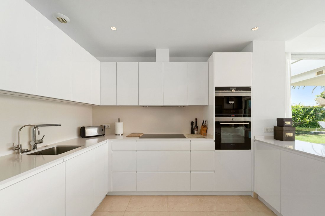 Villa in Rio Real, Marbella, Andalusia 3 - 18101444