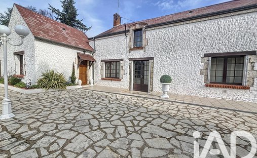 Casa a Ouest, Ingré, Francia 1