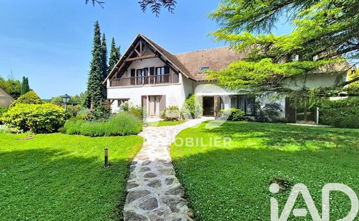 House in Chaumes-en-Brie, Ile-de-France, France 1