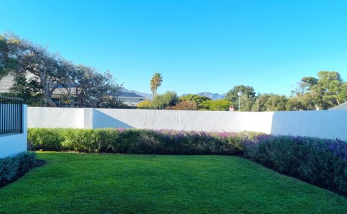 House in Fernkloof Estate, Western Cape, South Africa 1