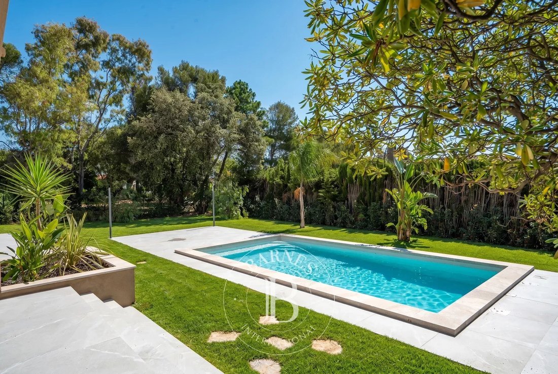 Villa in Les Issambres, Roquebrune-sur-Argens, France 3 - 18099090