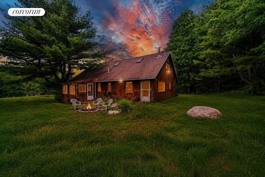 Ellenville, New York, United States 1 - 18105903