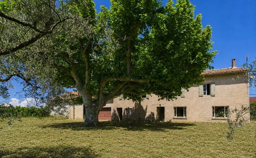 Country House in Robion, Provence-Alpes-Côte d'Azur, France 1