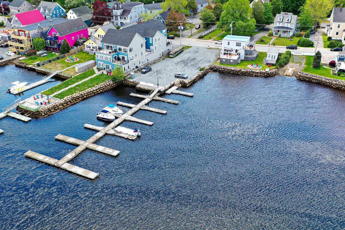 Altro a Mahone Bay, Nuova Scozia, Canada 1 - 18096317