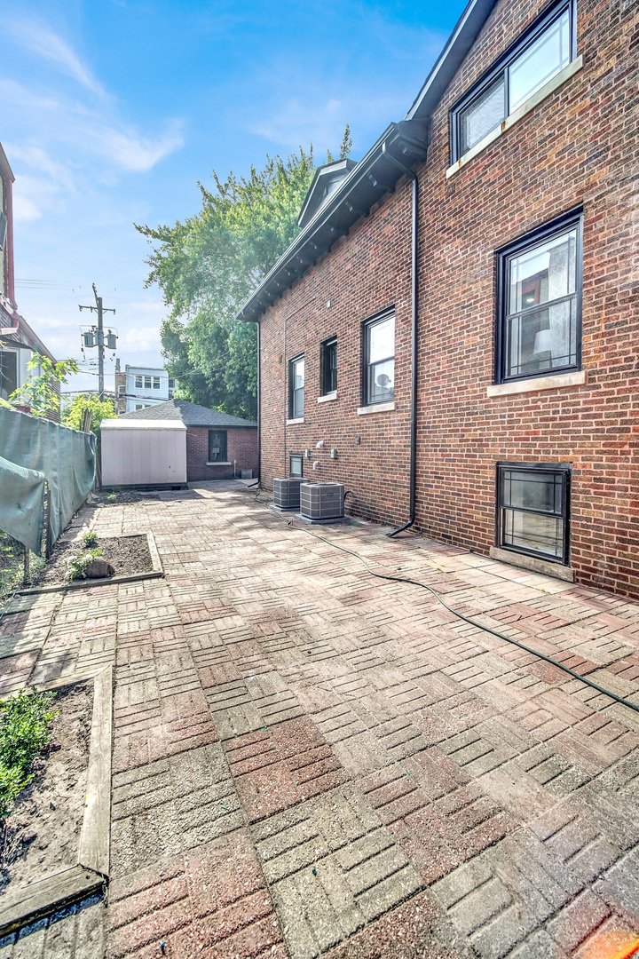House in Chicago, Illinois, United States 2 - 18092478