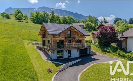 House in Saint-Sixt, Auvergne-Rhône-Alpes, France 1
