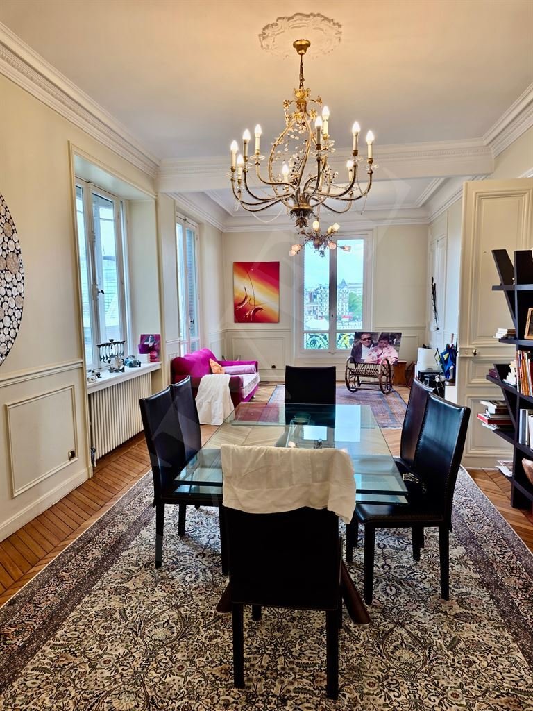 Apartment in Triangle d'Or, Paris 8e Arrondissement, Paris 1 - 18102775