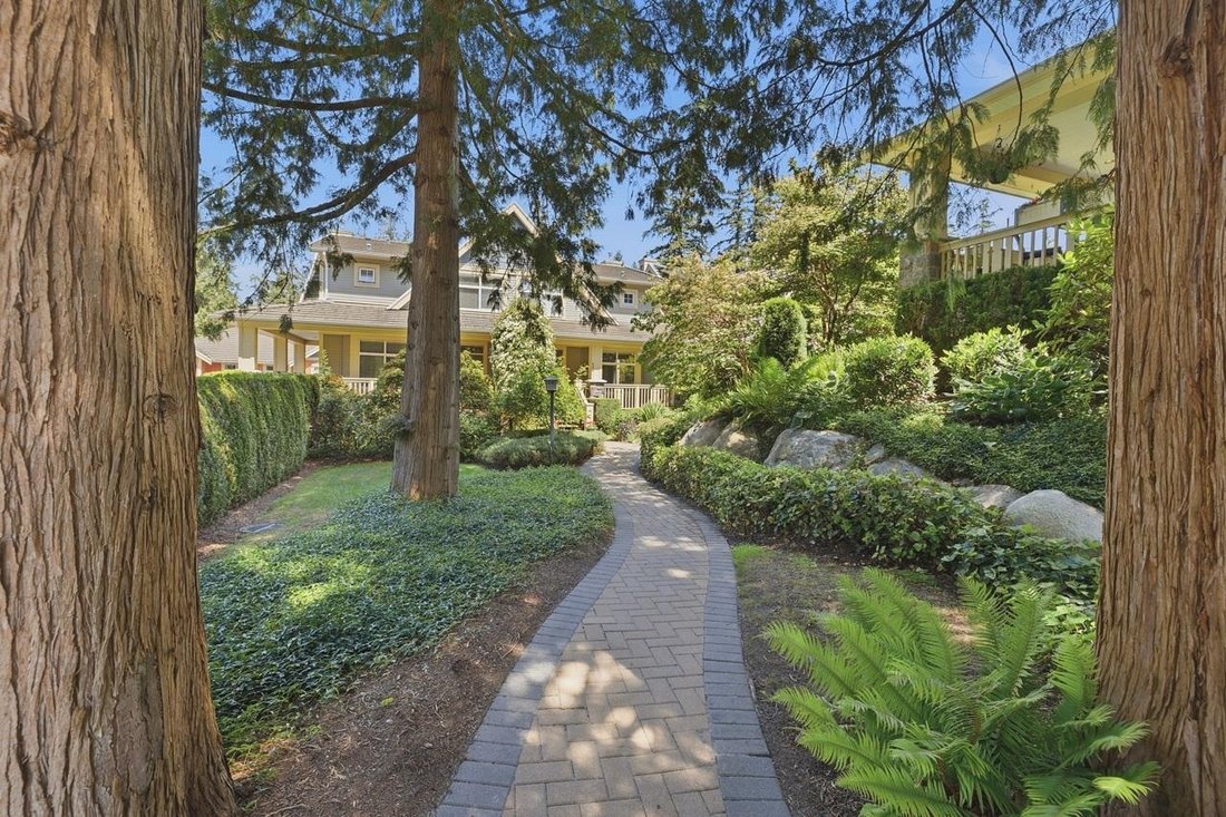 House in Surrey, British Columbia, Canada 5 - 18096355