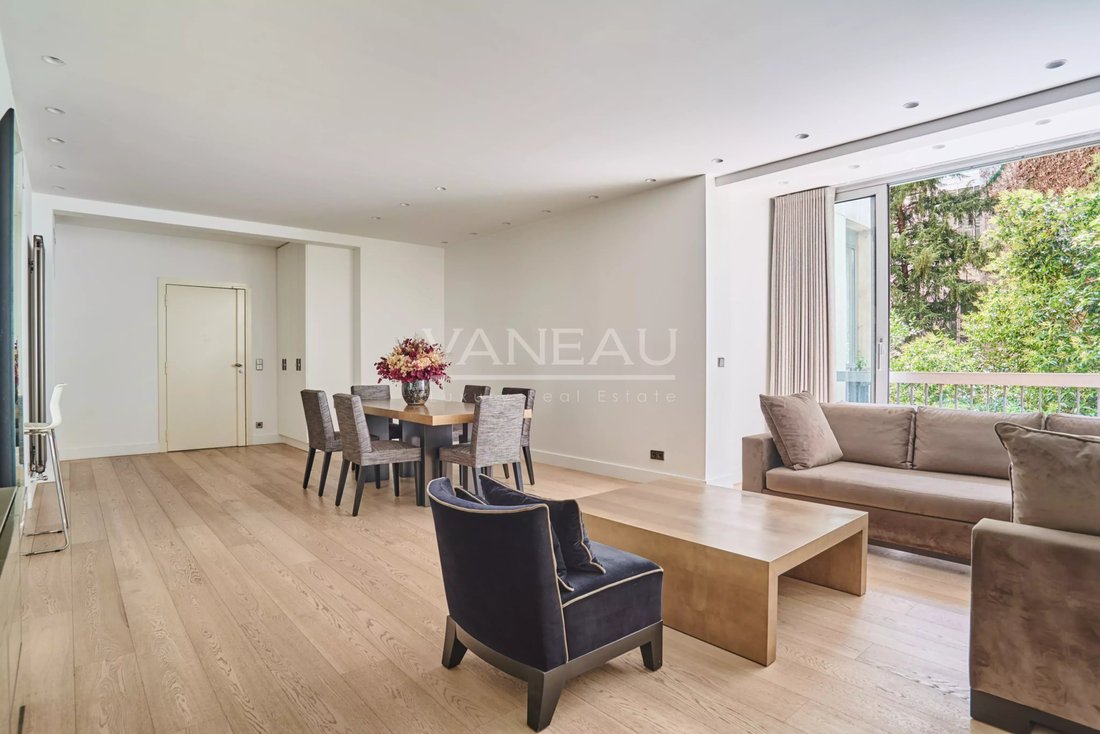 Apartment in Triangle d'Or, Paris 8e Arrondissement, Paris 3 - 18093762