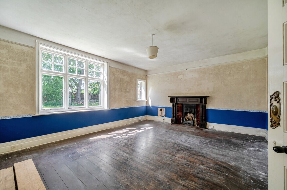 House in Burley, England 3 - 18091369