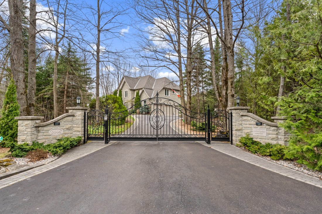 House in Ottawa, Ontario, Canada 4 - 18096306