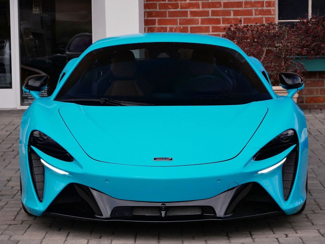 Coupe in Beverly Hills, CA, United States 2 - 18099103