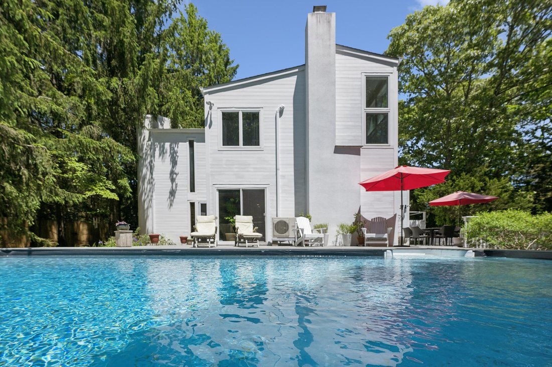 East Hampton, New York, United States 1 - 18101597