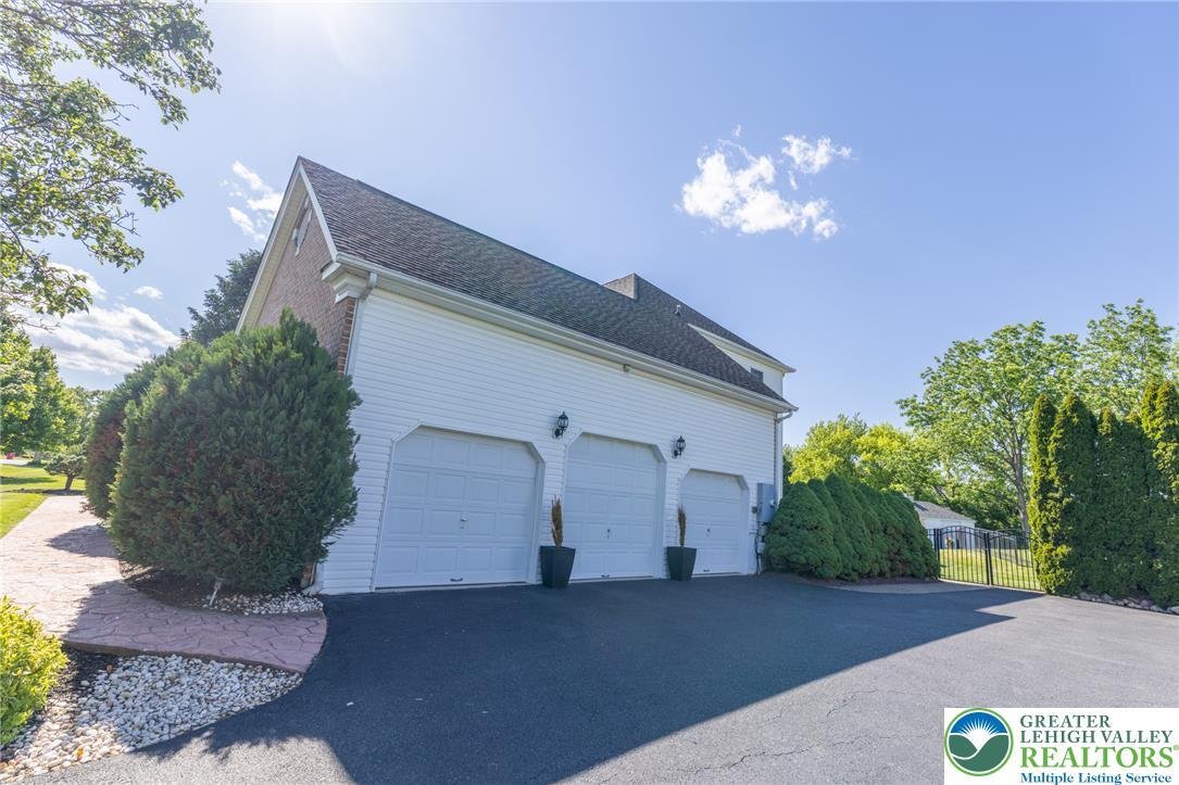 House in Nazareth, Pennsylvania, United States 5 - 18105106