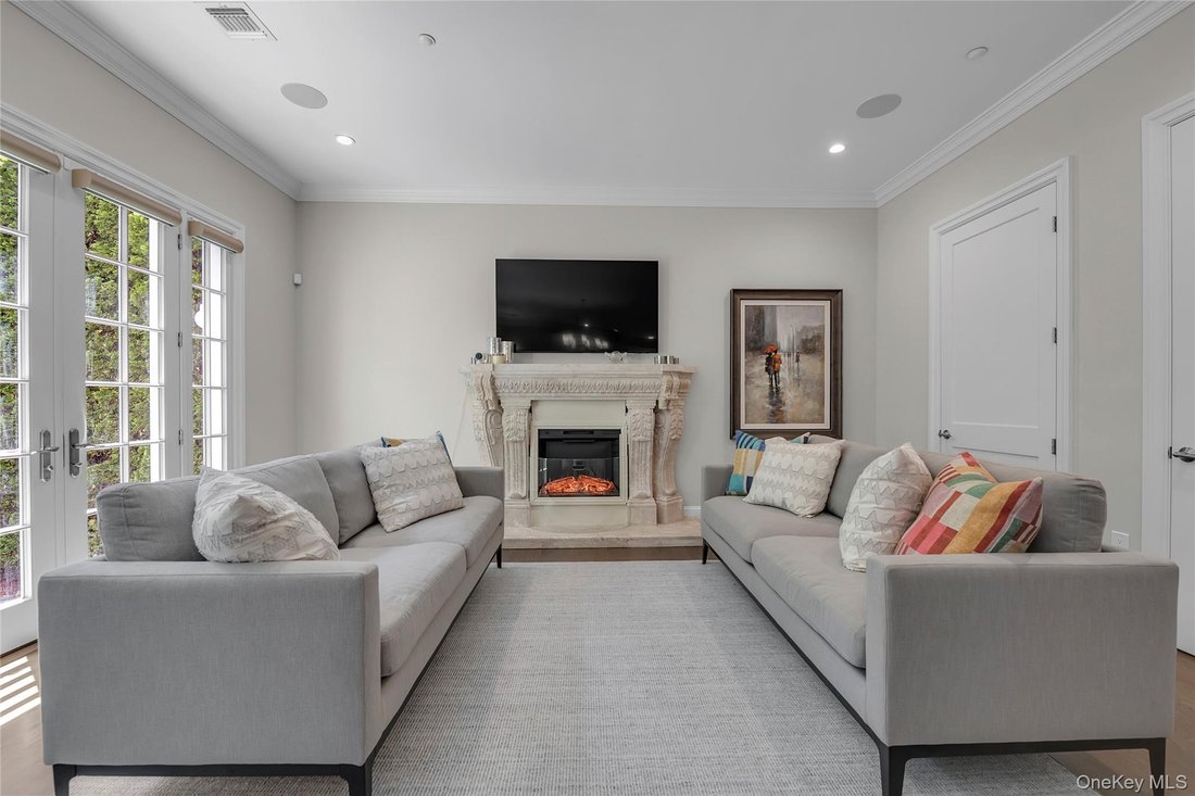 Condo in Roslyn, New York, United States 2 - 18047167