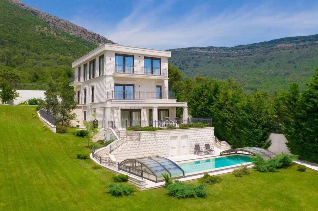 Villa in Mrčevac, Montenegro 1 - 18093857