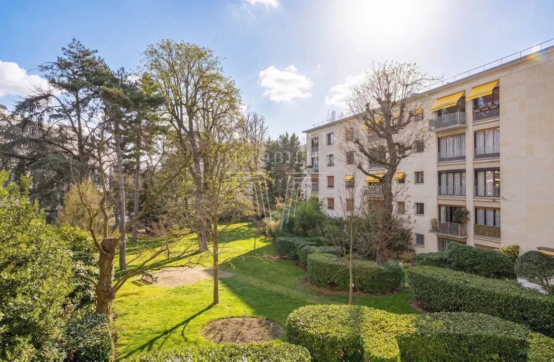 Apartment in Saint James-Général Koenig, Neuilly-sur-Seine, France 2 - 17382794