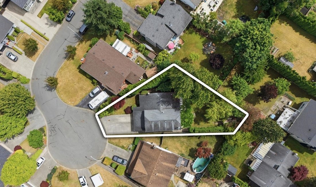 House in Surrey, British Columbia, Canada 2 - 18103296