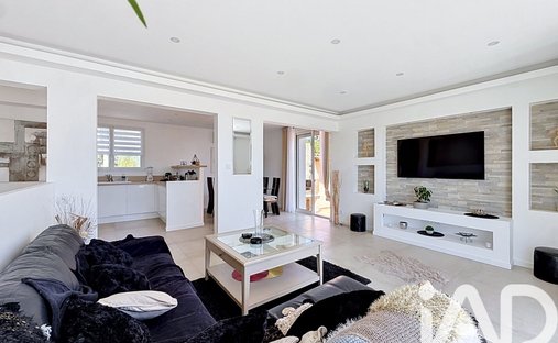 House in Hyeres, Provence-Alpes-Côte d'Azur, France 1