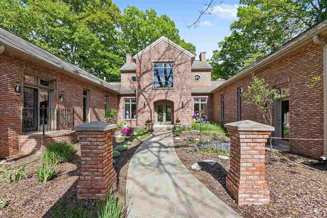 House in Iron Mountain, Michigan, United States 2 - 17273411