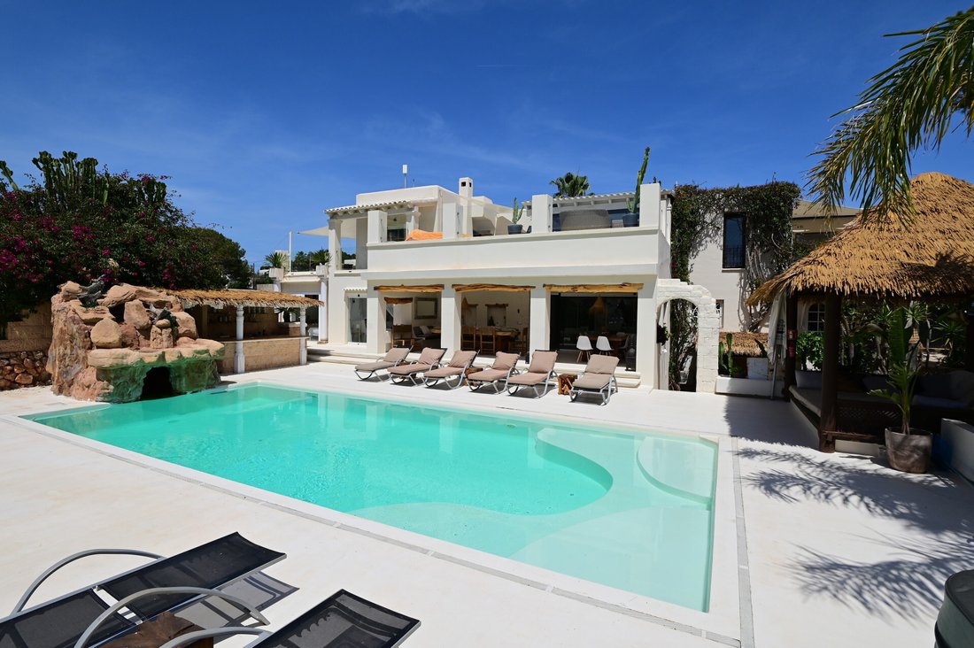 Villa in Cap Martinet, Santa Eularia des Riu, Balearic Islands 3 - 17982112