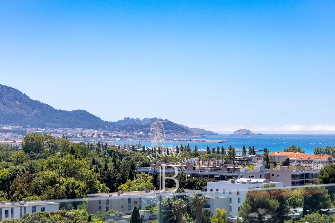 Apartment in Saint Giniez, 8e Arrondissement, Marseille 3 - 18099133