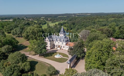 Schloss in Champ de Mars-Bussatte-Victor Hugo, Angoulême, Frankreich 1