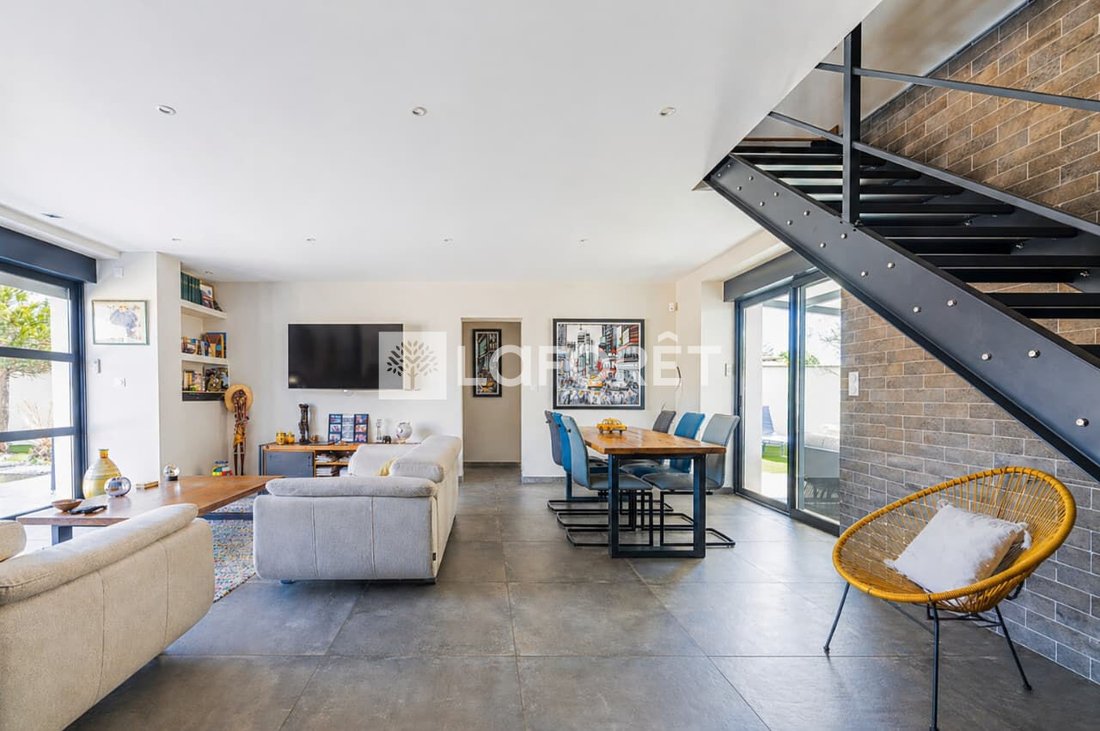 Villa in Centre Ville, Bourg-en-Bresse, France 4 - 18094066