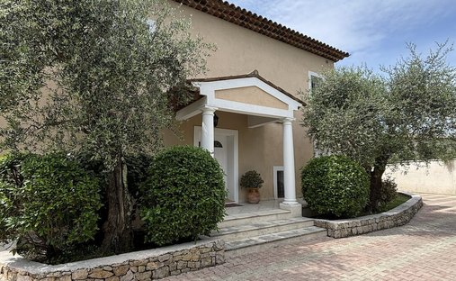 Villa in Grasse, Provence-Alpes-Côte d'Azur, France 1