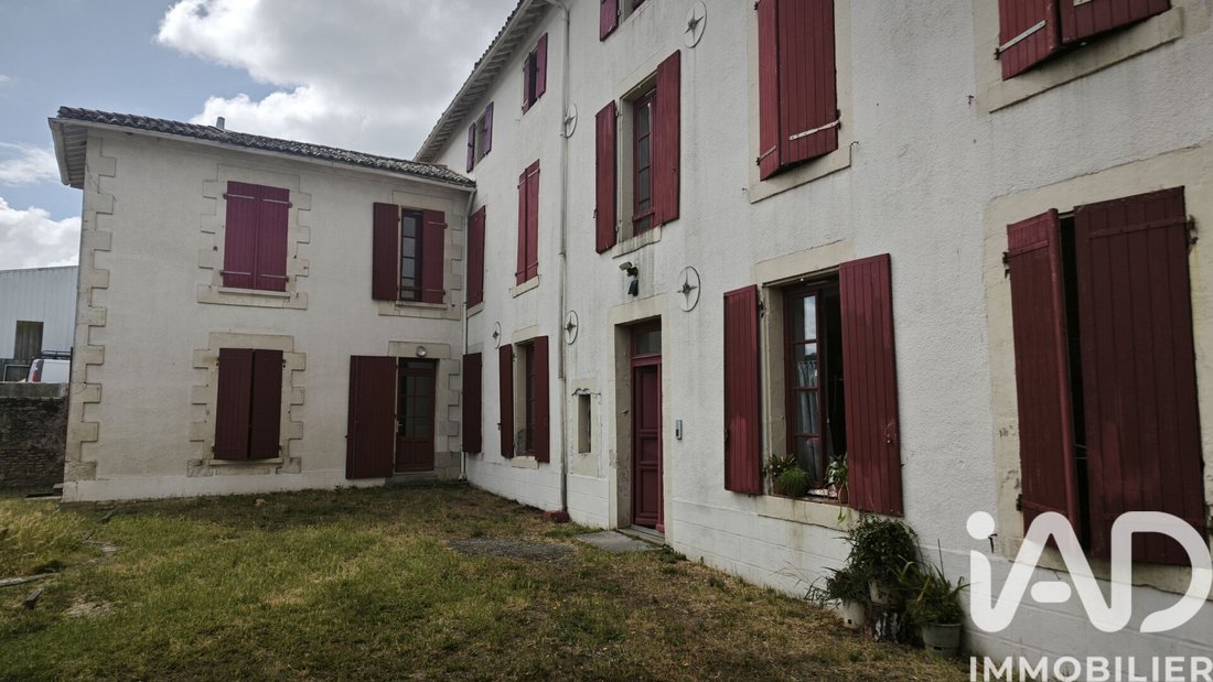 Champdeniers, Nouvelle-Aquitaine, France 3 - 18100095